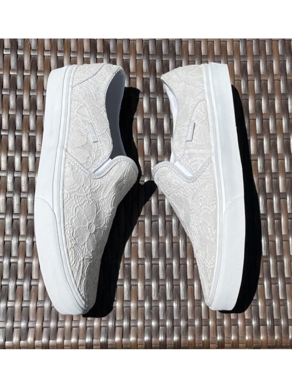 VANS Classic Slip-On Sneakers Floral Lace Pattern Women Size 9.5 Ivory